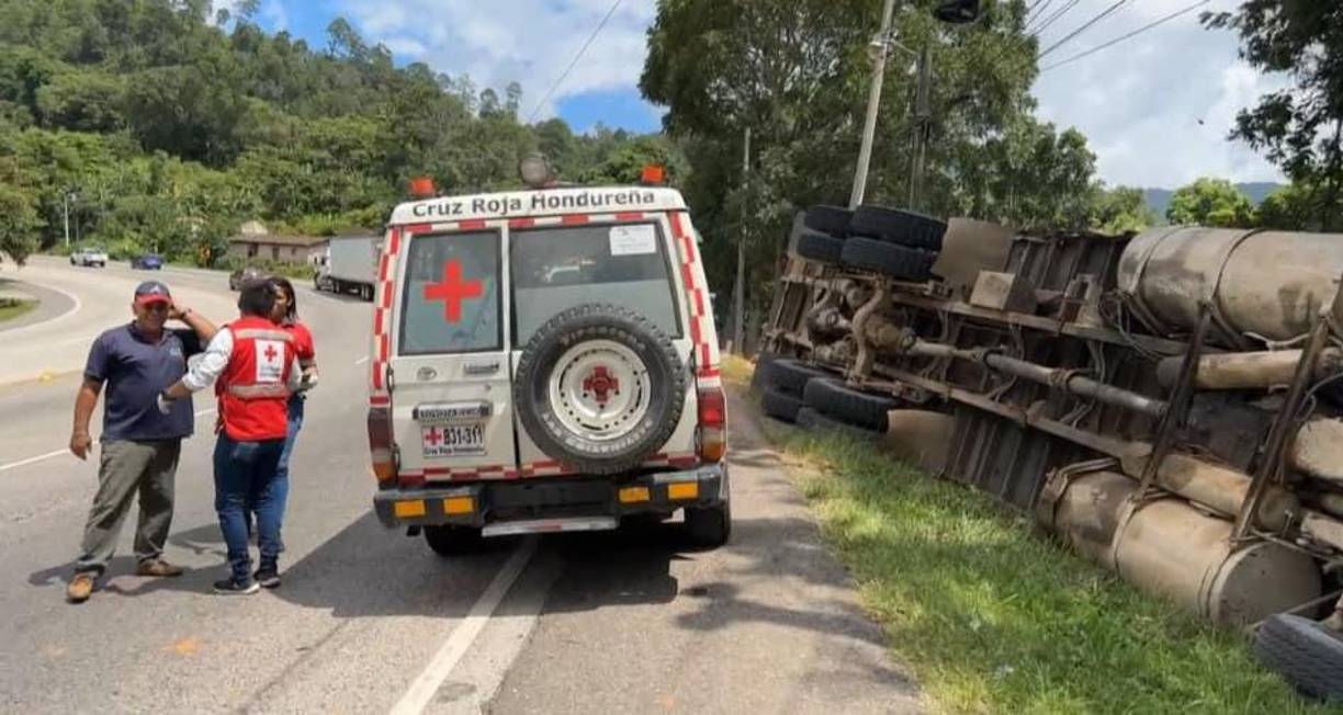 En un video que se ha viralizado en las redes sociales se observa al pesado auto cuando cae y embiste a Zavala.