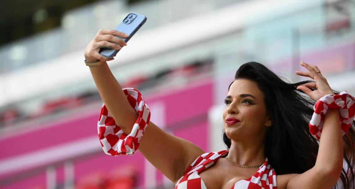 “<b>Solo me divierto con todo el mundo. Supongo que a la gente le gusto porque soy guapa</b>. No me interesa conocer a nadie “, señaló en su momento la guapa chica en declaraciones que brindó hace unos días atrás en el Daily Mail.