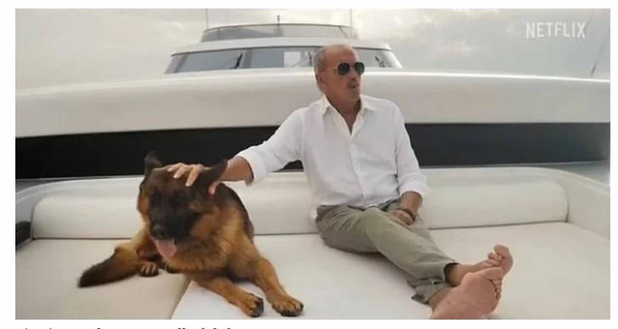 “Lo más raro de la historia no es el perro heredero de una fortuna, sino su excéntrico cuidador que también disfruta de una opulenta vida, pero con un séquito similar al de un culto”, se lee en su síntesis.