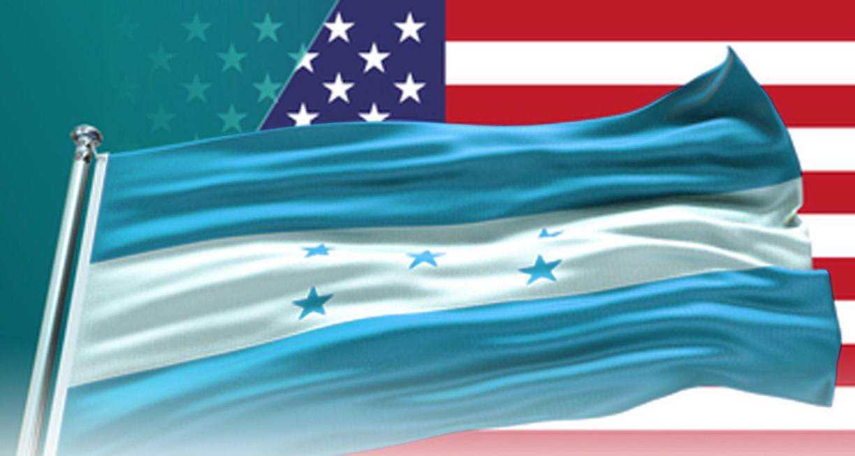 04. ¿Con quién viaja? Diga el nombre de la persona que anotó en el formulario. Es posible que le pregunten el parentesco entre ambos.