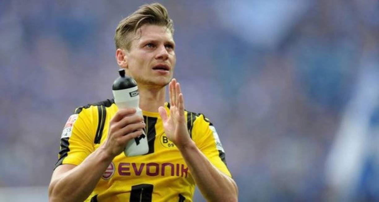 El Borussia Dortmund renueva a su defensor Lukasz Piszczek, de 31 años.
