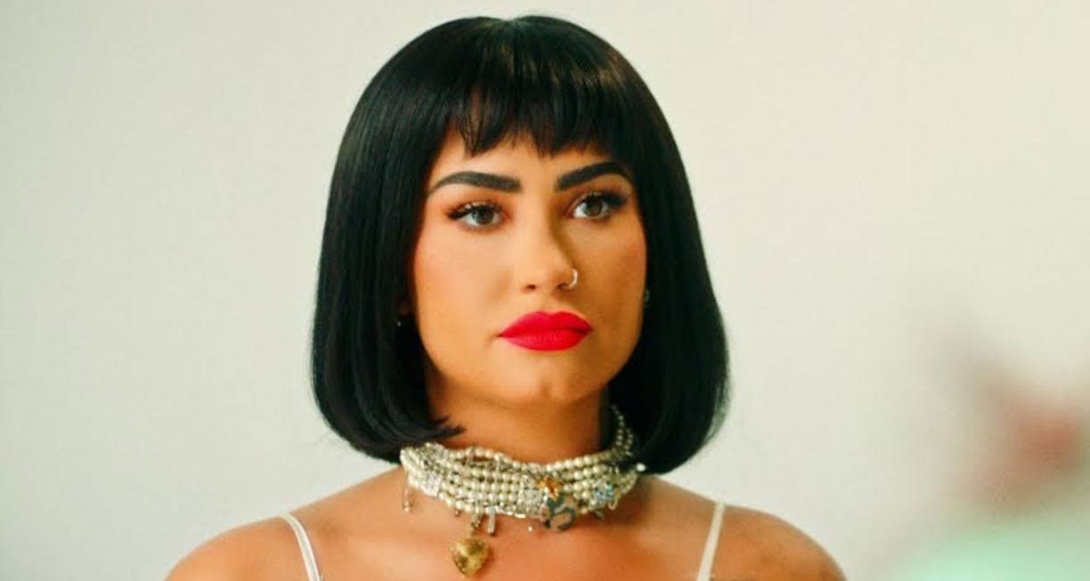 Ahora, tras un largo viaje de apoyo e introspección, la estrella de 30 años habló en el podcast ‘Call Her Daddy’ sobre sus adicciones, ya desde una perspectiva consciente y de aceptación con sus propios procesos.