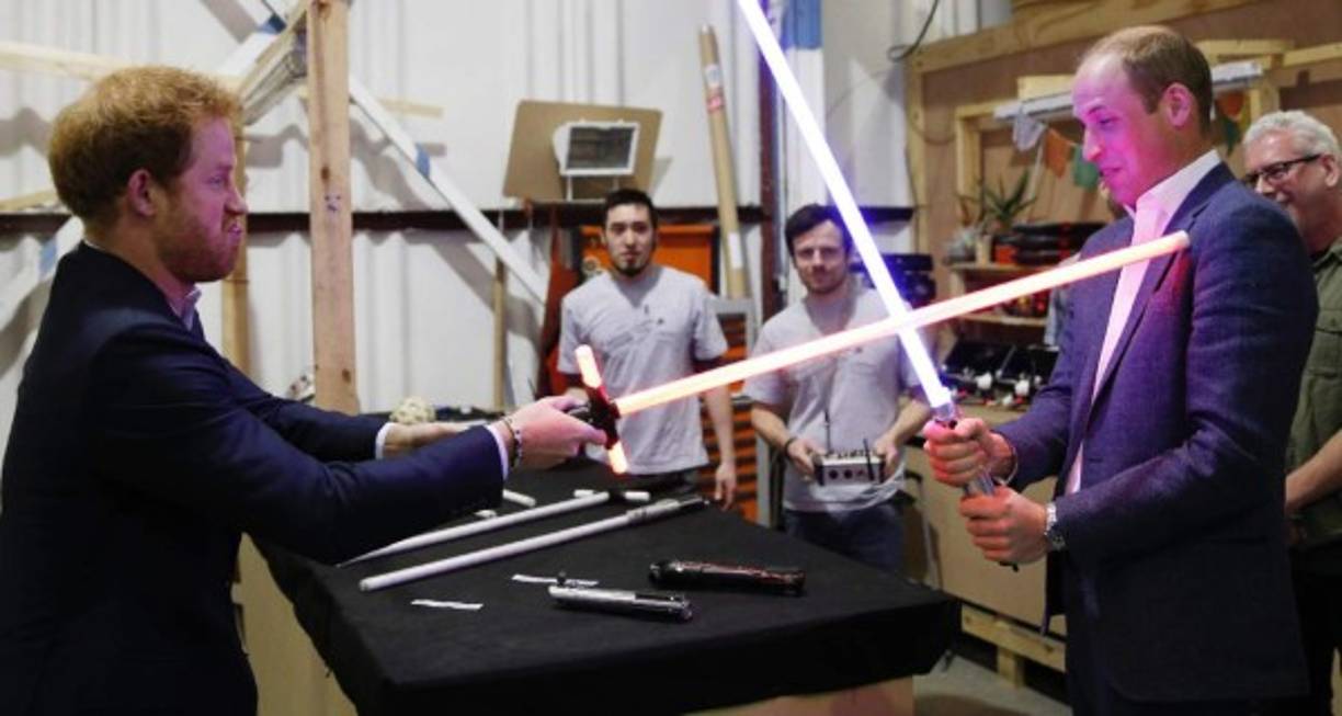 George Lucas nunca imaginó que una película de ciencia ficción se iba a transformar en el fenómeno de cultura popular que es hoy en todo el mundo. <br/>Nadie se escapa de querer ser parte de Star Wars, el set de la saga ha sido vísitado por figuras famosas en lo largo de su historia.