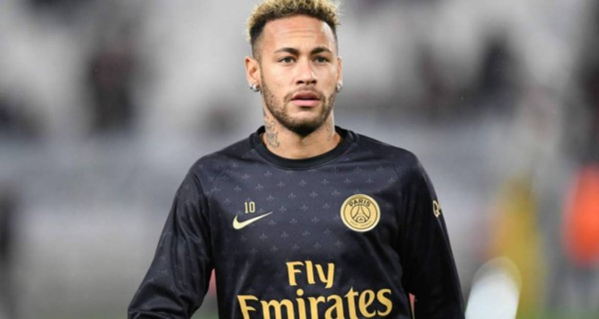 En París continúa la novela Neymar. El culebrón no tendrá el final que soñó el jugador ni tampoco el Barcelona. El brasileño se ha rendido y, ante la negativa del PSG a las ofertas del conjunto azulgrana, le ha comunicado al club parisino que se queda.