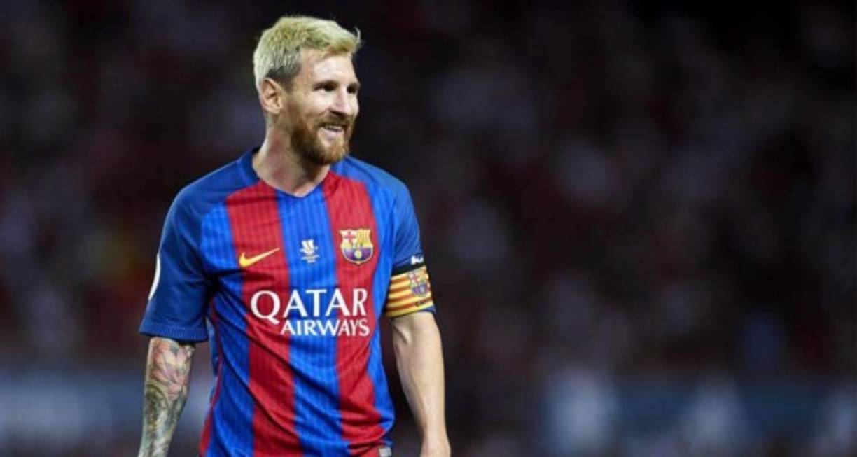 Al igual que Cristiano Ronaldo, Lionel Messi siempre es el último en saltar al terreno de juego.