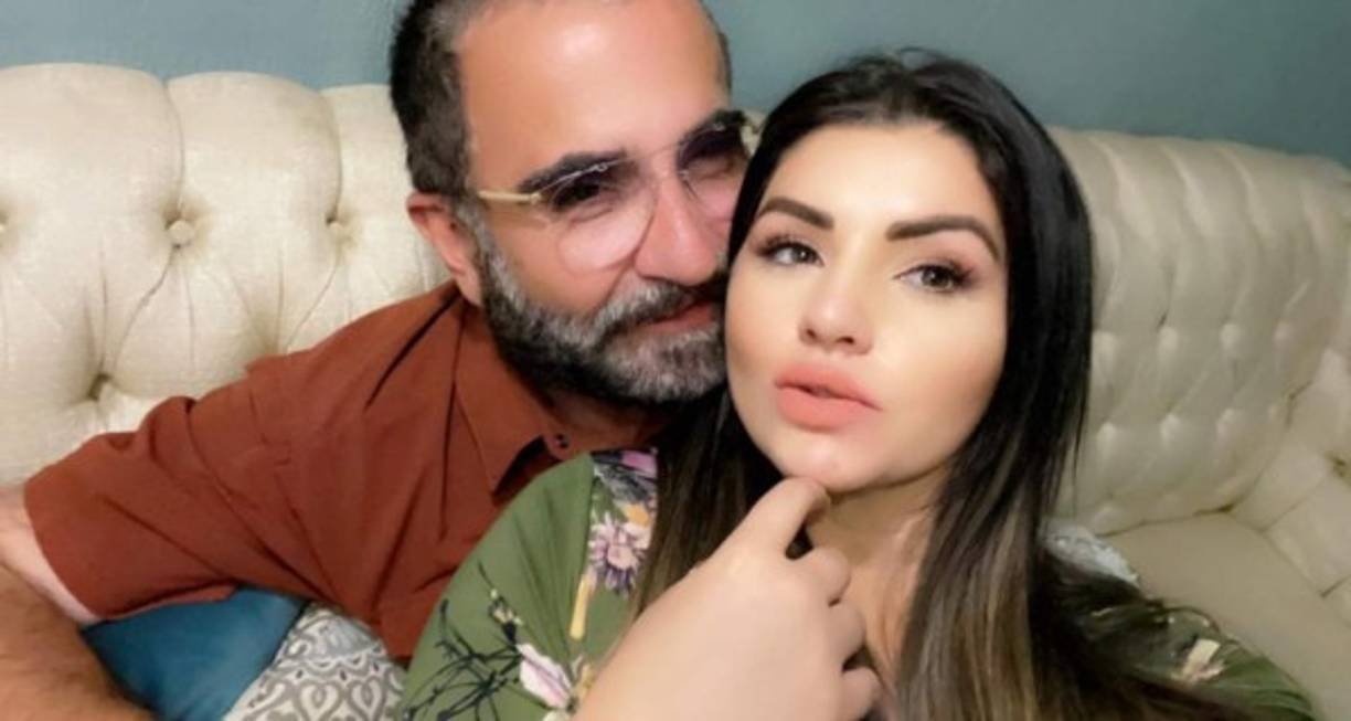 Mariana decidió aceptar su invitación y desde entonces son inseparables, “Es un hombre excelente, me abre la puerta, caballeroso. Desde que despierto tengo un mensaje de ‘te amo’. Me dedica canciones”, manifestó González, de 37 años.