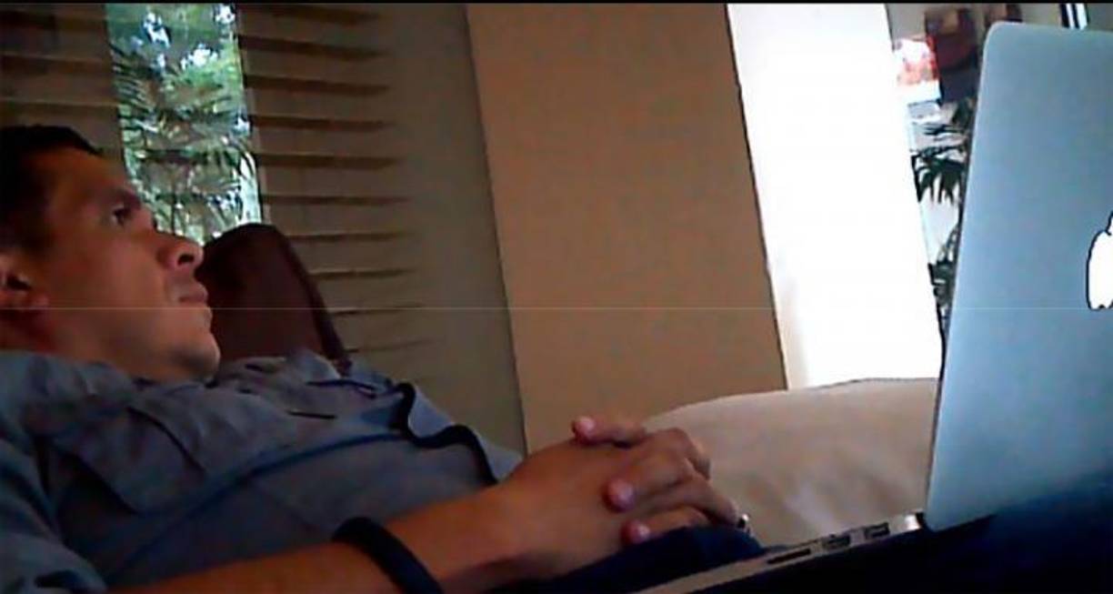 En esta imagen, Lobo aparece captado por una cámara oculta que portaba uno de “Los Cachiros”. Fue parte de la carga probatoria en el juicio contra Lobo en 2017. Su condena ha sido rebajada y saldría en 2035, pero se espera que incluso salga antes debido a su colaboración con la Fiscalía. 