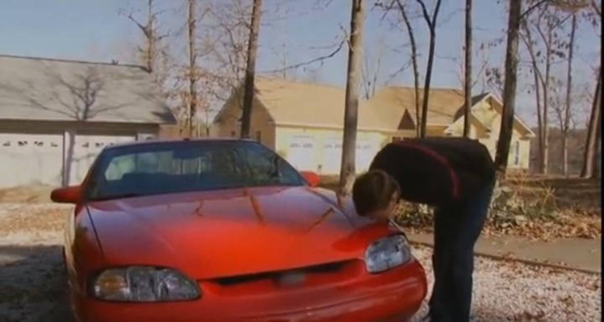 El joven estadounidense aseguró que tuvo por cinco años una relación de pareja con “Chase”, pero lo conoció en 2007 en una venta de autos usados.