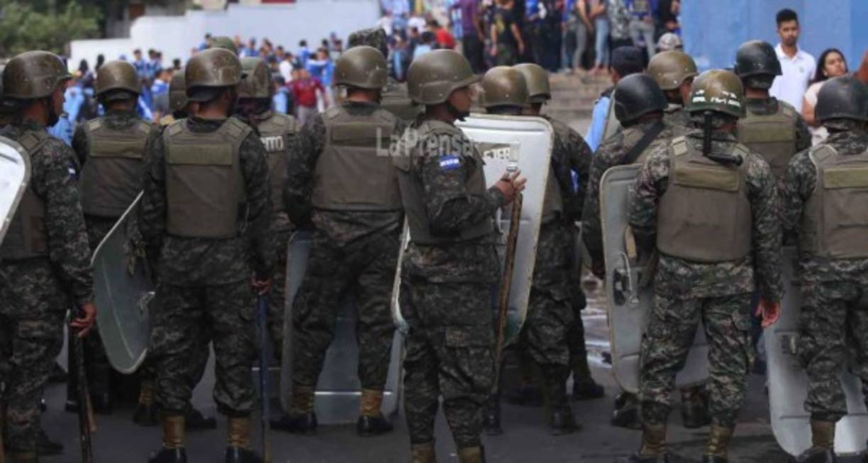 650 elementos policiales se hicieron presentes al duelo entre Olimpia - Motagua.