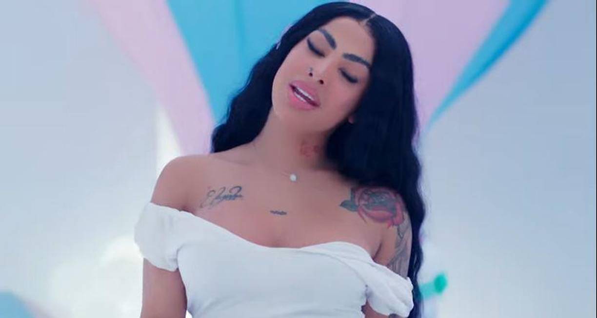 En este video, que ha generado un gran revuelo en las redes sociales, Yailin comparte momentos íntimos y emocionantes de su experiencia como madre.