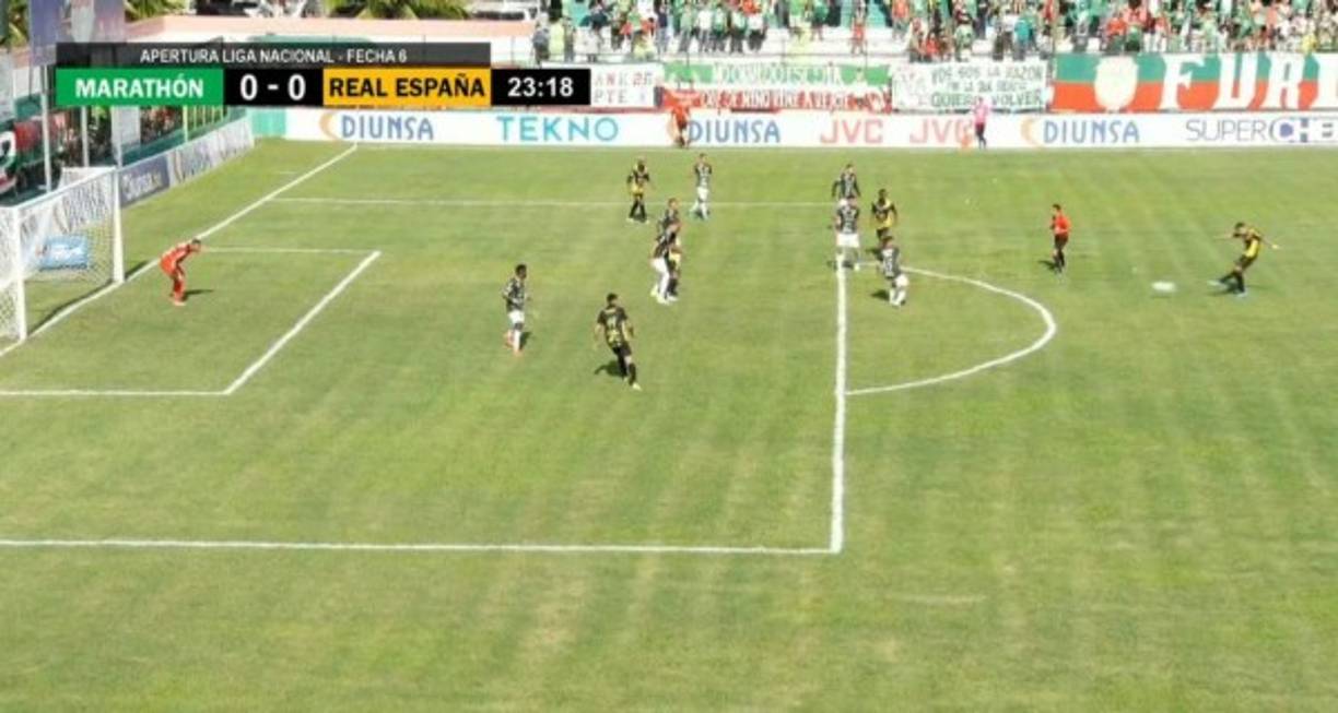 Ramiro Rocca se encontraba bien habilitado en el momento del disparo de Alejandro Reyes. El asistente sancionó un fuera de juego inexistente.