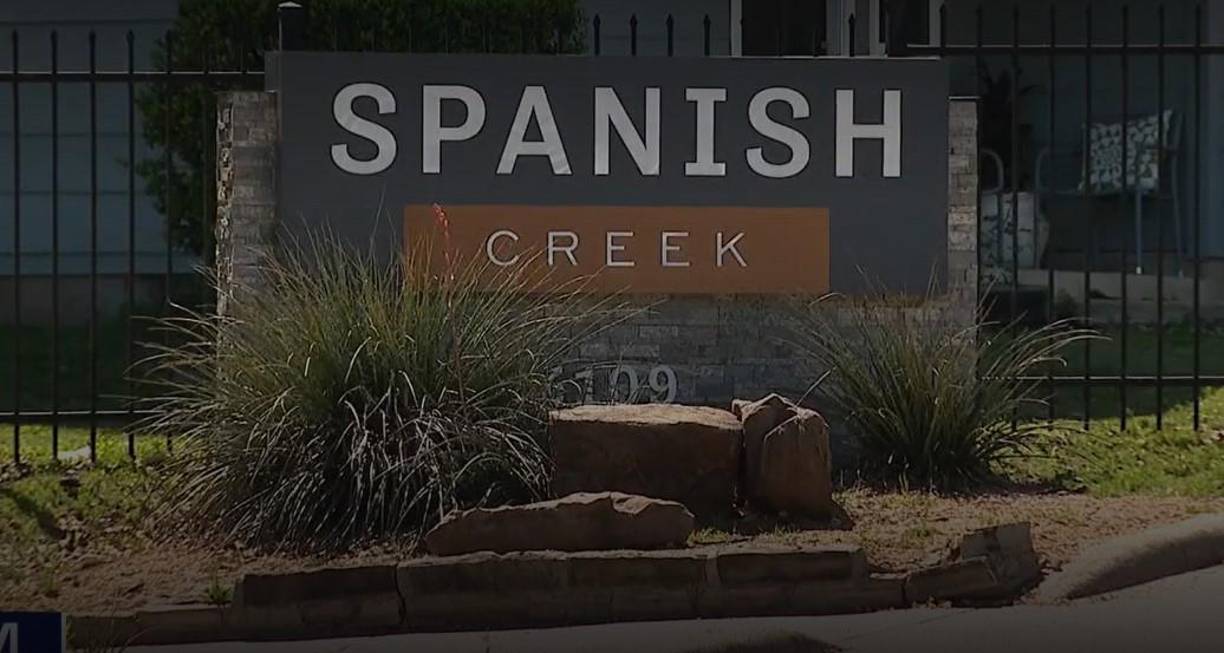 “Uno era grande”, dijo Rojas a FOX 4, que llegó al lugar de los hechos a entrevistar a la adolorida familia.