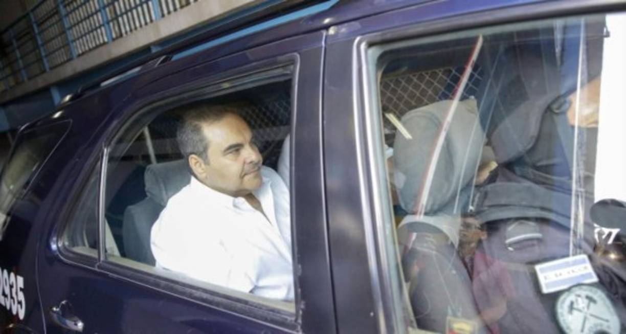 Elías Antonio Saca González es un político y empresario salvadoreño de ascendencia palestina. Fue elegido Presidente de El Salvador el 21 de marzo de 2004​ para el mandato comprendido entre el 1 de junio de 2004 y el 1 de junio de 2009.<br/><br/>Como Presidente de la República, durante el quinquenio que comprendió de 2004 a 2009, Saca estuvo vinculado a varios escándalos de malversación y corrupción en el manejo de fondos públicos, destinados a la construcción de obras de importancia para el país.<br/><br/>El penal La Esperanza, el más grande de El Salvador, recibió a un expresidente salvadoreño por primera vez el 17 de enero de 2017.<br/><br/>El exmandatario Elías Antonio Tony Saca (2004-2009), tres de sus exfuncionarios más cercanos y tres empleados de la Presidencia de la República, fueron trasladados a esa prisión que también se conoce como cárcel de Mariona.<br/><br/>Saca es el primer expresidente de la nación salvadoreña en ser enviado a un penal de mediana seguridad.