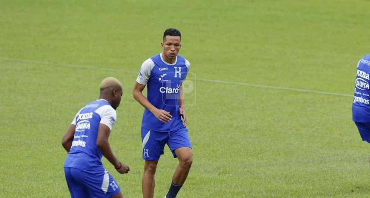 Carlos Meléndez: Fue de lo rescatable de Honduras en el choque ante Panamá y los aficionados piden que debe de seguir como uno de los defensores centrales.