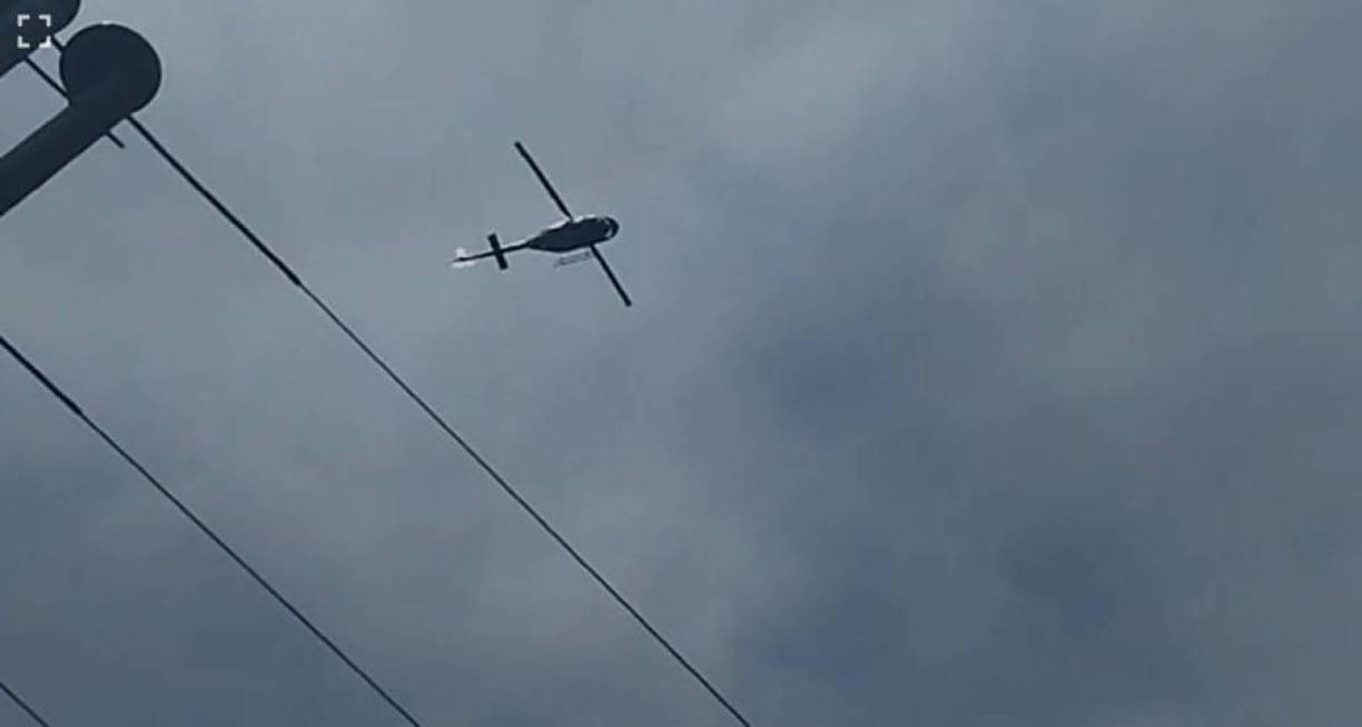 Además, un helicóptero de la Policía sobrevuela el espacio aéreo de Tegucigalpa para capturar a más criminales vinculados en el enfrentamiento. 