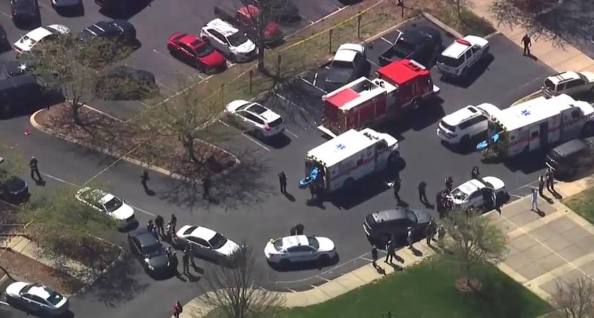 Una joven armada con “al menos” dos rifles de asalto y una pistola abrió fuego este lunes en un colegio de primaria de Nashville, en el sur de Estados Unidos, y mató a tres niños y tres adultos antes de ser abatida, informó la policía.