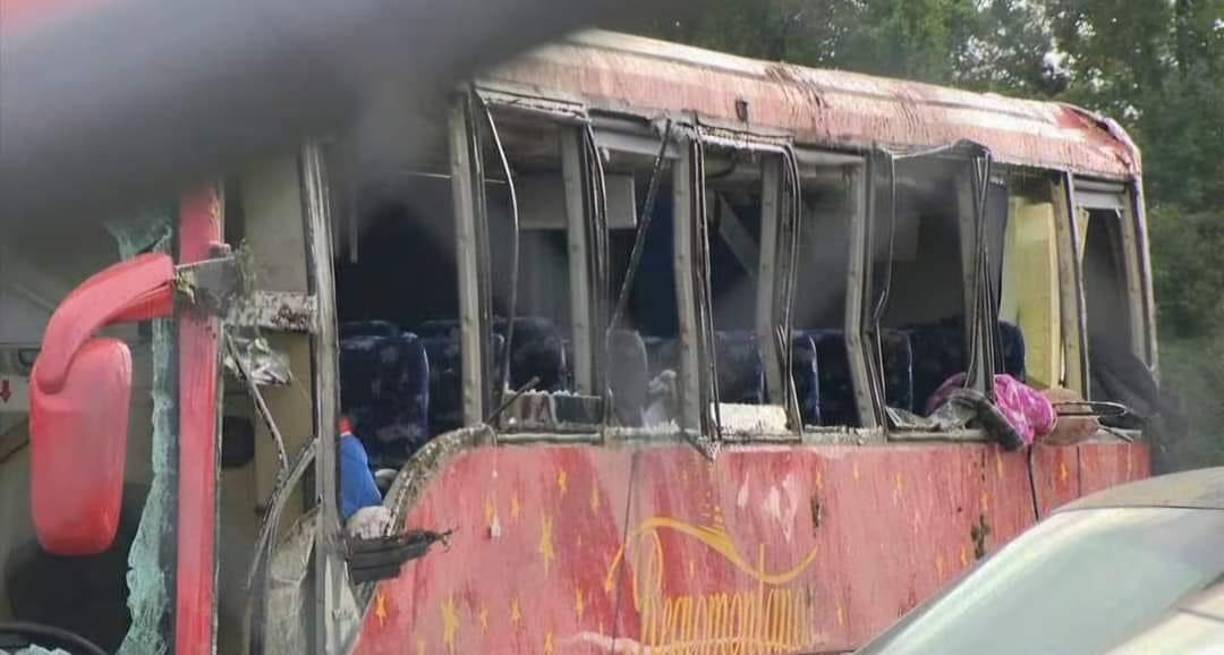 Las personas lesionadas por la volcadura del autobús fueron trasladadas a distintos hospitales de Vicksburg y Jackson, excepto el copiloto, quien no requirió atención médica según los primeros informes.