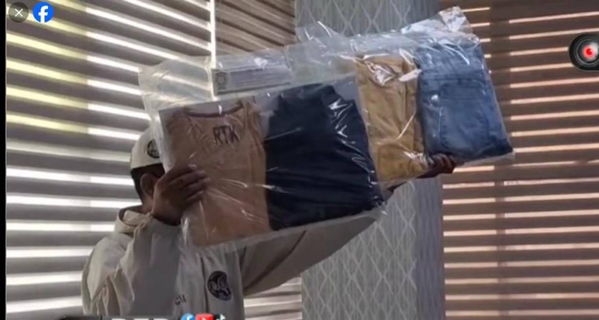 Las autoridades presentaron la ropa que andaban los dos asaltantes el día del ataque contra el taxista.