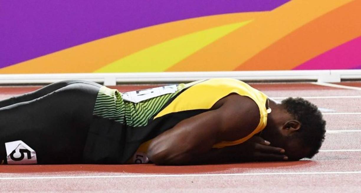 El rey de los deportes, sumido en una crisis desde hace lustros y con la imagen destrozada por el dopaje y la corrupción, se queda huérfano con la retirada del hombre sobre cuyas espaldas ha gravitado el crédito del atletismo desde hace diez años, Usain Bolt. FOTO EFE/EPA/ANDY RAIN