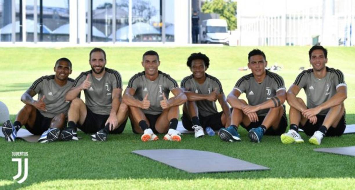 Hubo tiempo hasta para la fortografía. Cristiano Ronaldo posó con sus nuevos compañeros.