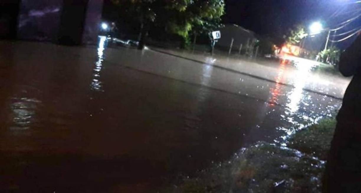 Severas inundaciones comenzaron a registrarse la madrugada de este lunes en varias zonas del Caribe, informaron medios locales.