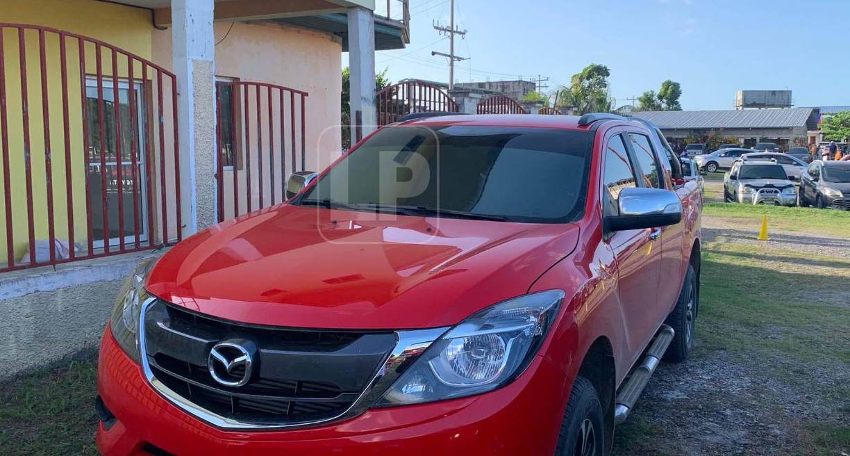 Este es el bello vehículo que Romell Quioto le obsequió a su adorada madre.