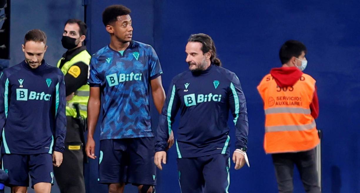 Choco Lozano ha dado el susto al marcharse lesionado. Por ahora no se ha emitido comunicado sobre el hondureño.