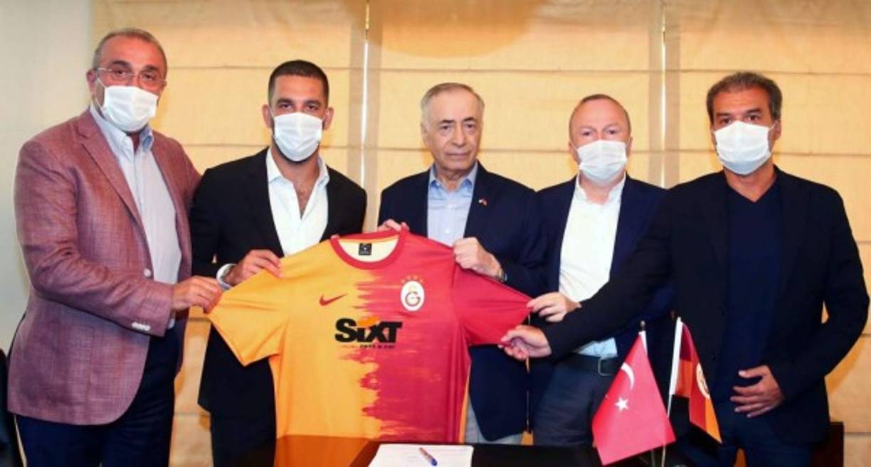 El Galatasaray hizo oficial el fichaje de Arda Turan, que llevaba ocho meses sin equipo, por un año y volverá al equipo turco para poner fin a su etapa como futbolista. El jugador de 33 años rompió su relación con el Barça el pasado 30 de junio tras cinco años en el conjunto azulgrana.<br/><br/>En los dos últimos años en el Barça el turco solo disputó 55 partidos y decidió hacer las maletas para aterrizar en el Basaksehir.