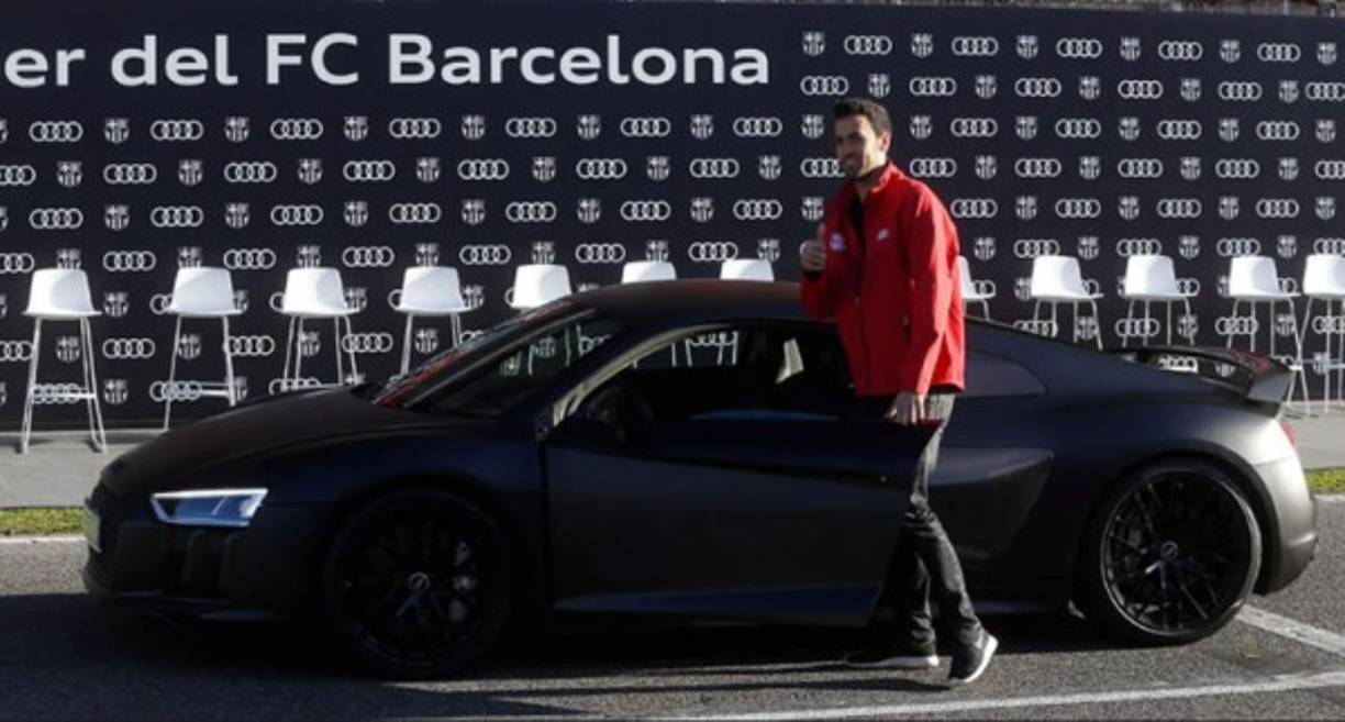 Sergio Busquets / R8 V10 Plus Gris Daytona. 610 CV (218.070 euros). El centrocampista se llevó el Audi más caro y potente de los elegidos por la plantilla culé.