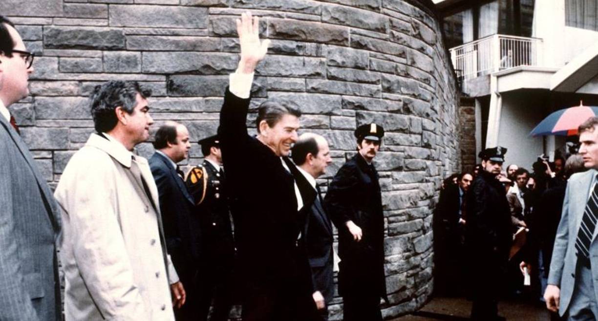 El expresidente Donald Trump no es el primer presidente o expresidente estadounidense en sufrir un intento de asesinato, siendo abundantes los atentados contra los mandatarios a lo largo de la historia del país, pero desde 1981 no se registraba un suceso de esta gravedad.