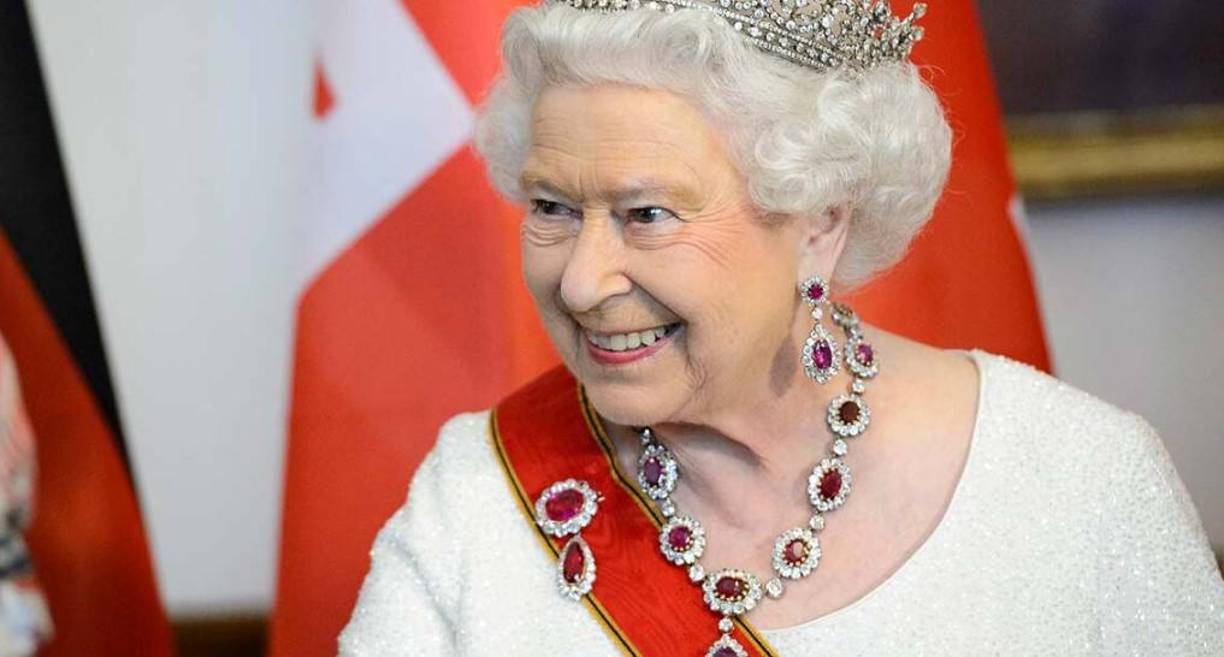 26 junio 2015.- Isabel II cierra su última visita oficial fuera de su país, y quinta a Alemania, en el antiguo campo de concentración nazi de Bergen-Belsen, liberado en 1945 por soldados británicos.