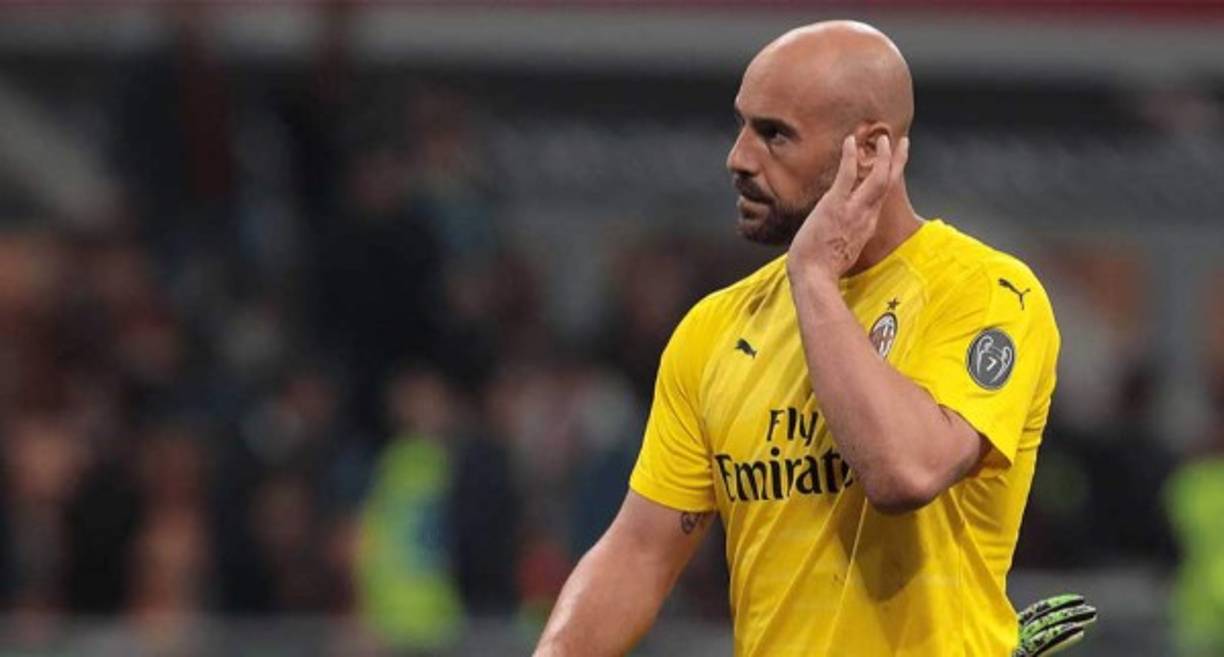 Pepe Reina: El portero español suena fuerte para llegar al Real Madrid como posible reemplazo de Keylor Navas. El tico medita irse del club blanco, por lo que Reina que milita en el Milan llegaría al cuadro blanco. Cabe señalar que el español formó parte en su momento del FC Barcelona.