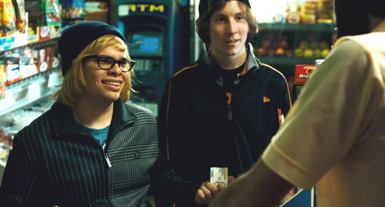 A pesar de su éxito temprano, Erik decidió alejarse de la actuación después de 2010. Su último papel conocido fue en la película “Twelve” (2010). Desde entonces, ha mantenido un perfil bajo y se ha enfocado en sus estudios y otros intereses personales. A diferencia de muchos de sus compañeros de reparto, Erik no tiene presencia oficial en redes sociales y rara vez aparece en eventos públicos.