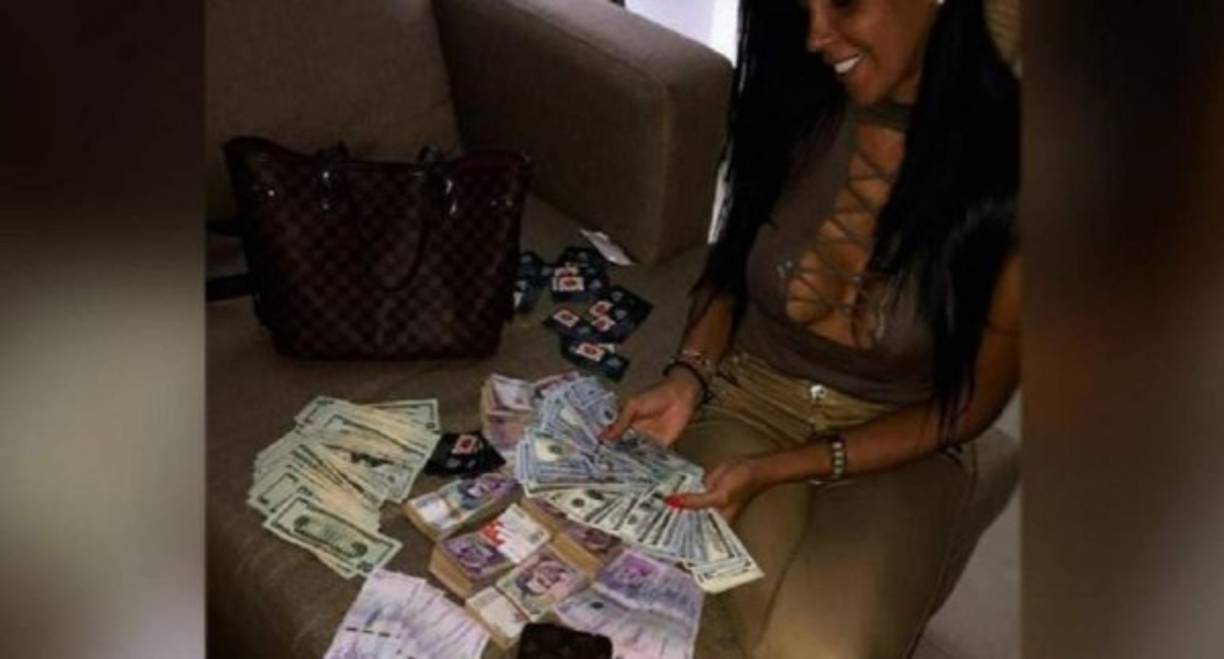 Estos soldados buscan a menudo placer y fiesta y llegan frecuentemente con los bolsillos llenos de dólares por lo que la mujer les ofrecía los servicios sexuales de jovencitas. Así 'Madame' hizo su negocio redondo.