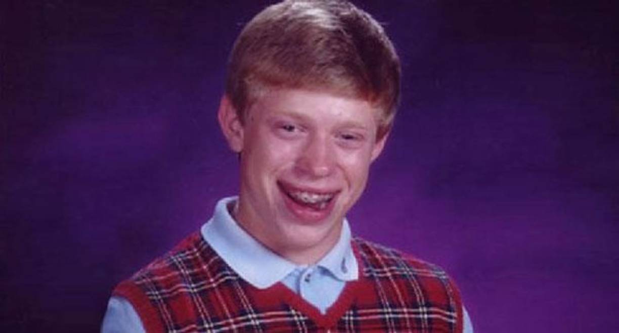 Kyle Craven (Brian, el chico de la mala suerte)<br/><br/>El origen de este meme se remonta a 2006. Craven posó para su anuario escolar. Su amigo, Ian Davies la publicó en Reddit con el texto “Toma su examen de conducir… recibe su primera infracción de tránsito”. No tardó en viralizarse.