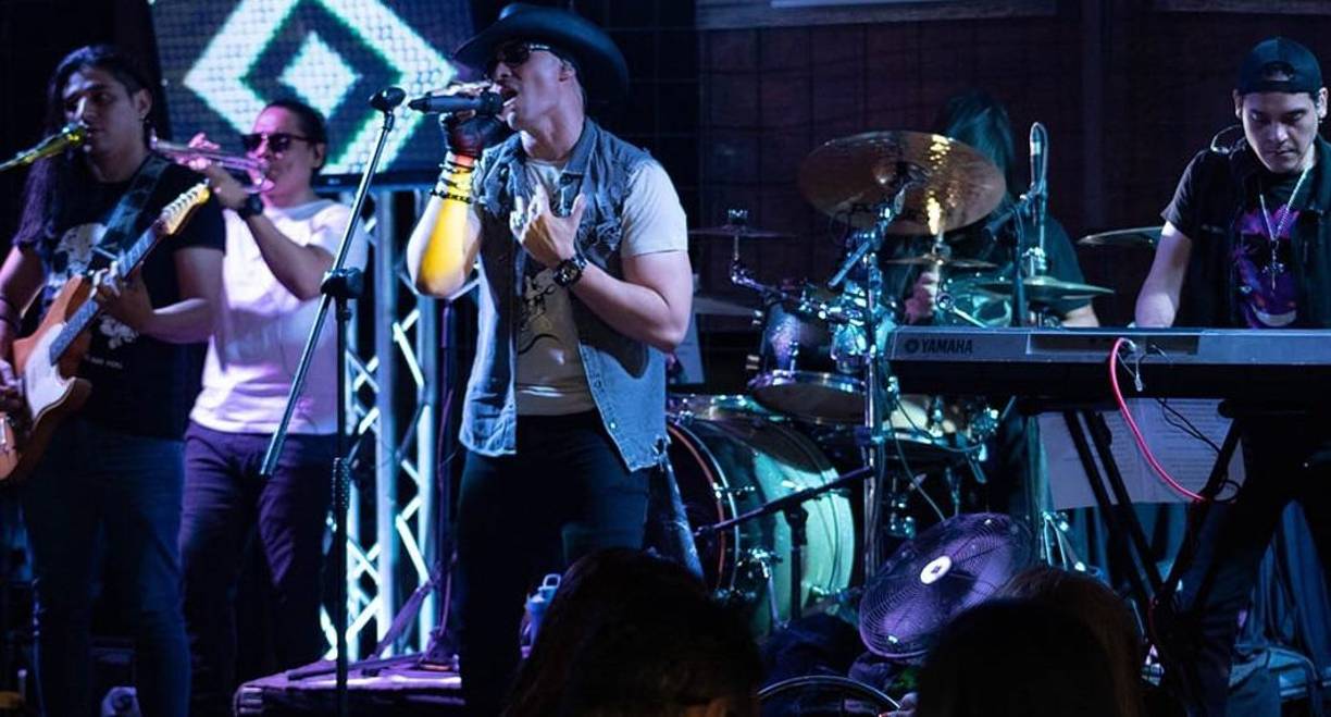 <b>“LA HORA H”</b><br /><br />El grupo hondureño Gravedad Cero junto a Alan Boguslavsky, exguitarrista del grupo español, así como de Enrique Bunbury, César López “Vampiro”, guitarrisa de Jaguares y ex guitarrista de Maná, además de Federica Fong, bajista de Caifanes, Jaguares y La Barranca se presentarán el viernes en Radio House Casa de Campo en Tegucigalpa, y el sábado en el Estadio Food Park de San Pedro Sula. <br /> La cita es partir de las 7:30 pm y contará con Aice y Los Xheles como teloneros e invitados especiales. La entrada tiene un costo de 500 lempiras en pre-venta y L 700 el día del evento. Si desea conocer a los músicos y disfrutar del evento el costo es de L 900. Para más información llame al 9698-7400.