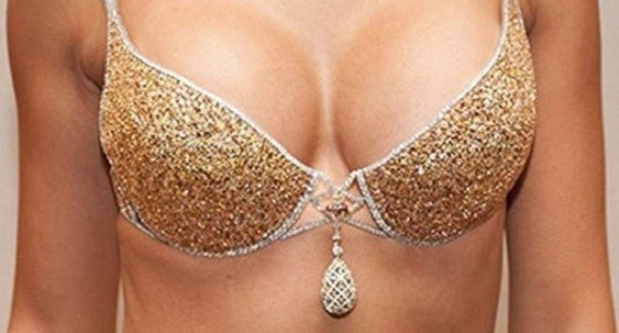 La ropa tampoco escapa a la fiebre del oro, especialmente la ropa interior como este lujoso sostén.