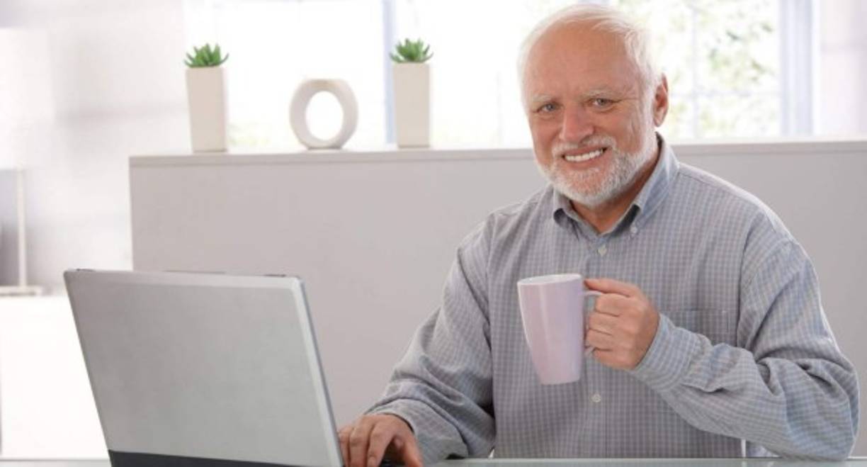 El nombre de András Arató quizá no suene muy conocido para muchos, pero ese es el nombre verdadero del hombre que aparece en miles de meme bajo la etiqueta: 'Hide the pain, Harold' (Oculta el dolor, Harold).<br/>