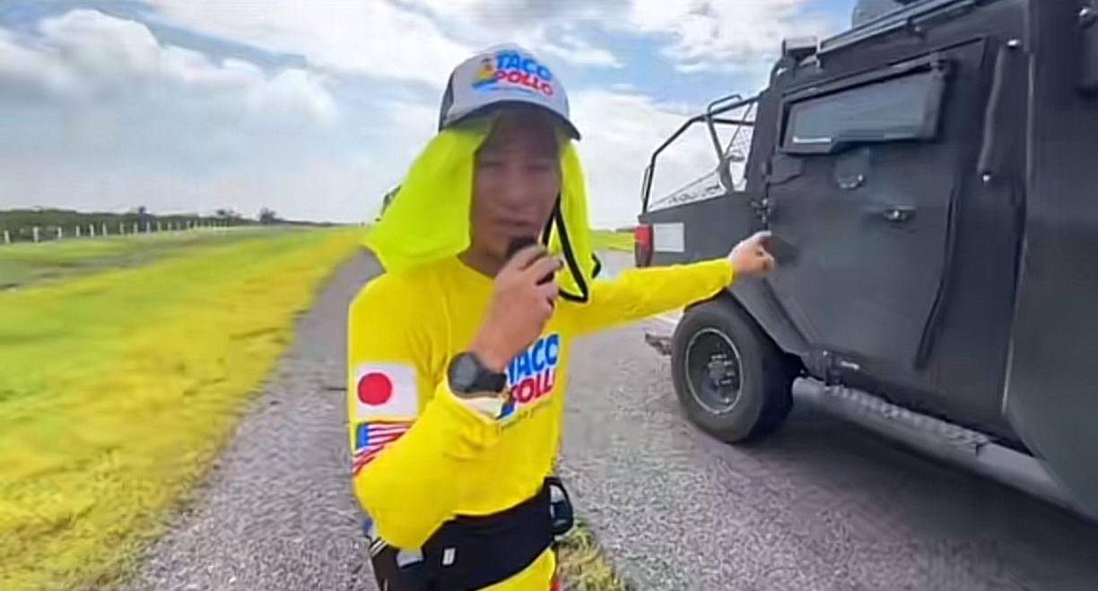 ”Un Black Mamba, miren gente un vehículo policial táctico, andan cinco”, expresó Fujiyama al retirarse la Policía.