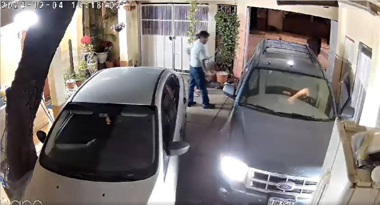 La Policía Nacional aseguró que ya se encuentra investigando el caso y trabajando en la identificación de los responsables gracias a los videos proporcionados por la familia afectada. 