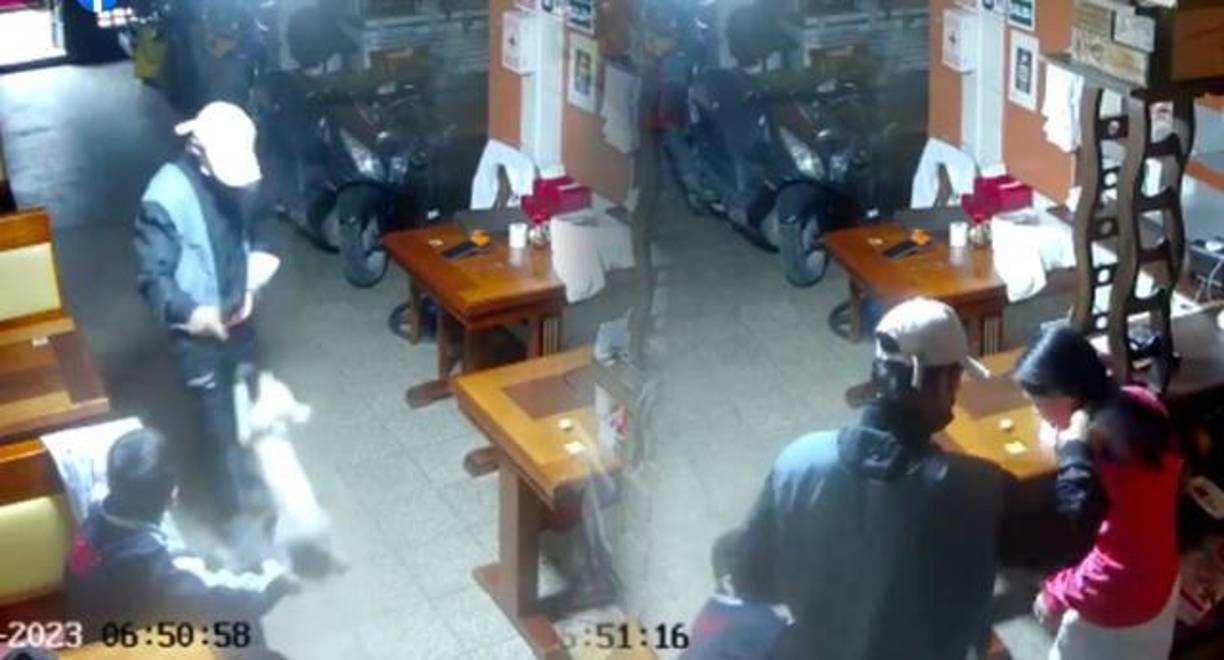 Se supo que el día del ataque la familia dueña del local celebraban los 10 años de su hijo que fue amenazado por el asaltante muerto.