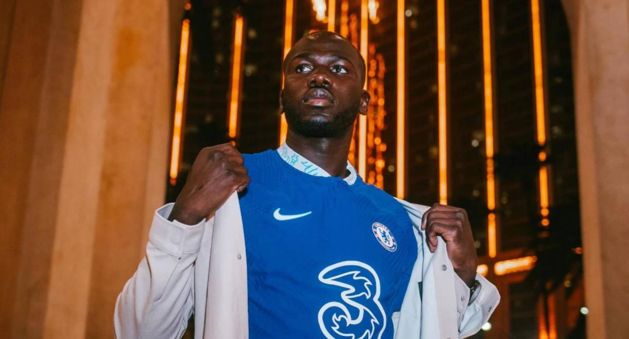 OFICIAL: El defensa internacional senegalés Kalidou Koulibaly (31 años) se comprometió con el Chelsea por cuatro años, llega procedente del Napoli.