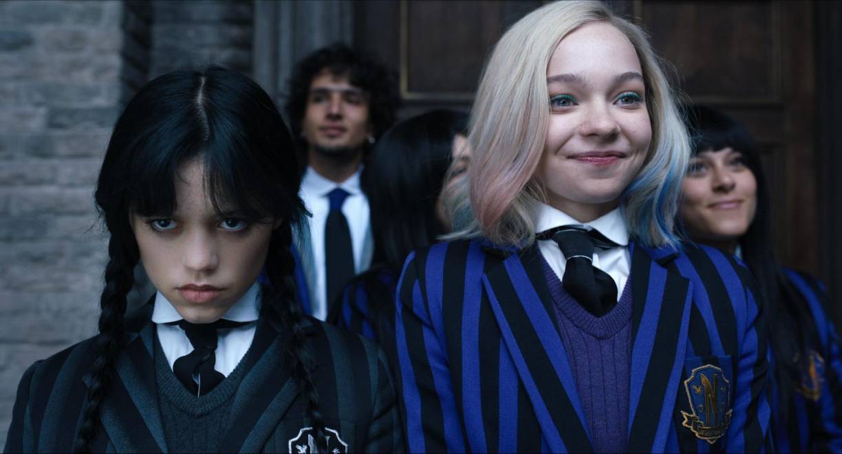 Aunque es ‘solo’ la cuarta serie más vista de Netflix este año, hay que tener en cuenta que ‘Wednesday’, la producción de Tim Burton que ha convertido en una estrella a Jenna Ortega por su papel de Wednesday Addams, se estrenó en noviembre de 2022. Con los datos acumulados desde entonces es la tercera más vista de la historia de la plataforma tras ‘Squid Game’ y ‘Stranger Things 4’.