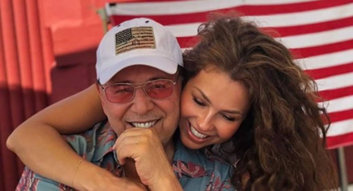 En el año 2000 Thalía contrae matrimonio con el empresario Tommy Mottola en una boda de ensueño. La ceremonía fue en la Catedral San Patricio de Nueva York, a la que acudió reconocidas personalidades del mundo de la música hasta el mismísimo rey del pop Michael Jackson.