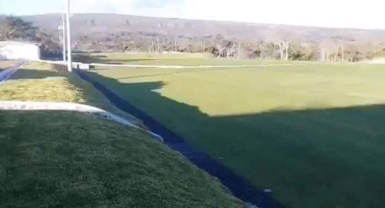 En esta primera etapa, solo se tendrá disponibles las canchas de entrenamientos, oficina y gimnasio. Hay una segunda parte del proyecto que contará con una piscina, hotel de concentración y cancha para otros deportes como vóleibol o banco de arena para hacer trabajos físicos.