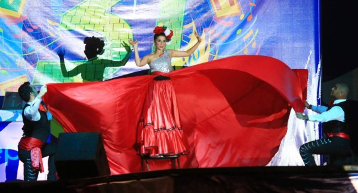 Los mexicanos también se lucieron en el Festival Folkórico Internacional.