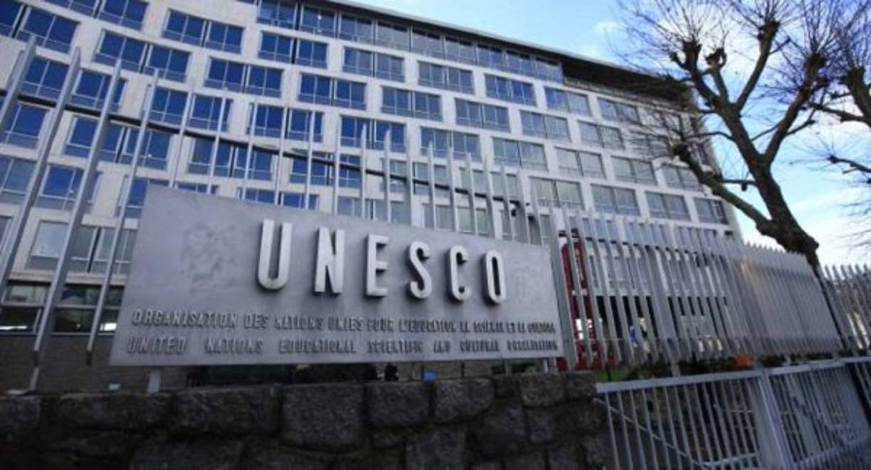 Estados Unidos e Israel, anunciaron el jueves su retiro de la Organización de las Naciones Unidas para la Educación, la Ciencia y la Cultura (UNESCO, en inglés), acusándola de antiisraelí, lo que provocó críticas en la institución. Tras varios años de tensiones con la Unesco, con sede en París y actualmente en proceso de elección de un nuevo director general, la portavoz del departamento de Estado norteamericano, Heather Nauert, anunció que Washington prevé dejar la organización.