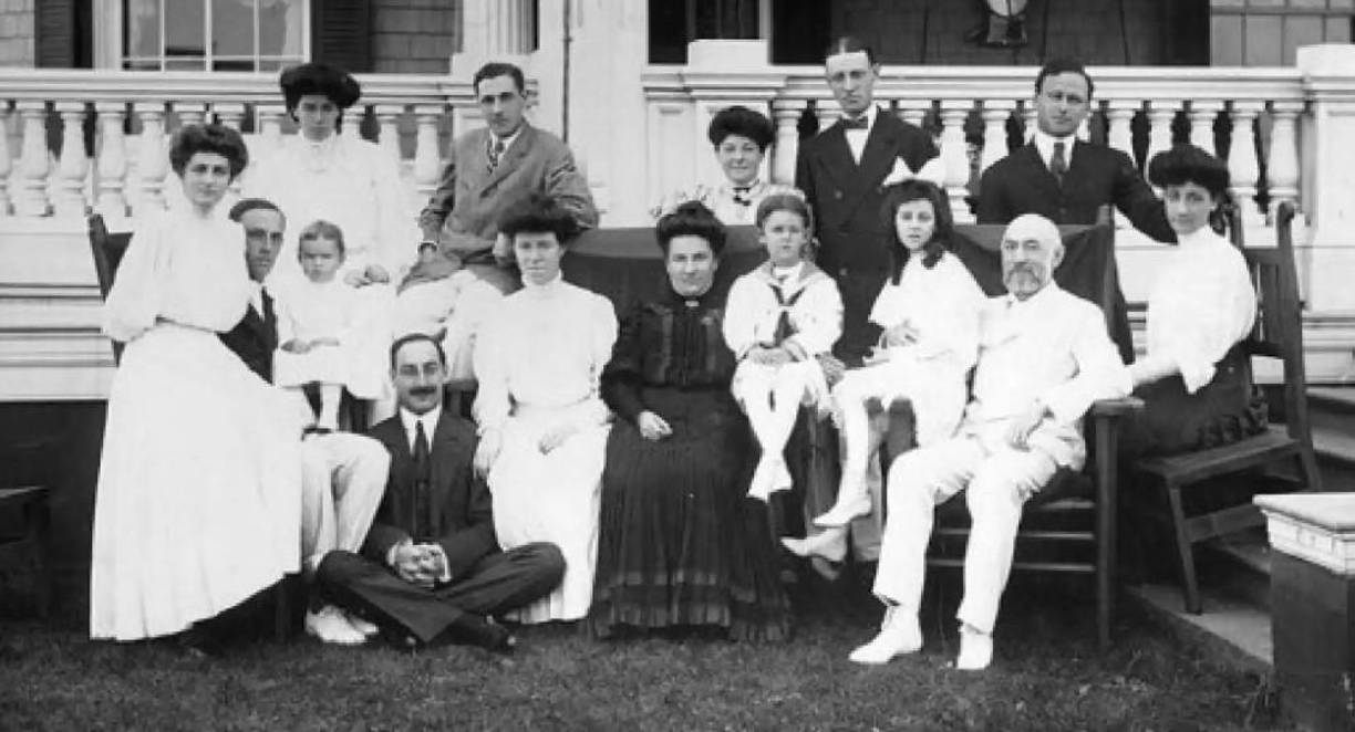 El bisnieto de la pareja, Paul A. Kurzman, habló en 2017 de sus antepasados en el programa <i>The Today Show de NBC</i> y lo hizo con gran orgullo y admiración, dando buena cuenta de la gran personalidad de Isidor. “Mi bisabuela Ida subió al bote salvavidas esperando que su esposo la siguiera” comenzó diciendo Paul. 