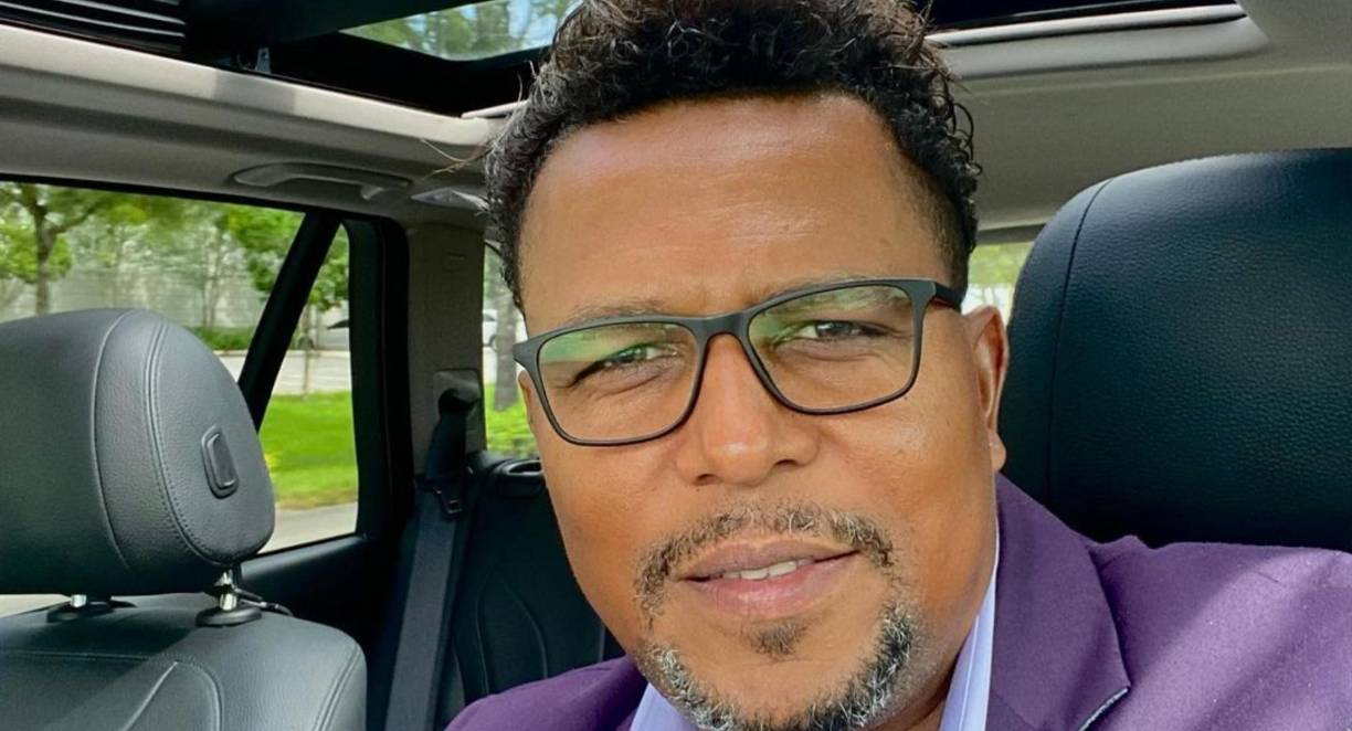 Tras su salida de TUDN, Carlos Pavón decidió disfrutar más de su familia y además sorprendió al mostrar su pasión por otro deporte que no es el fútbol.