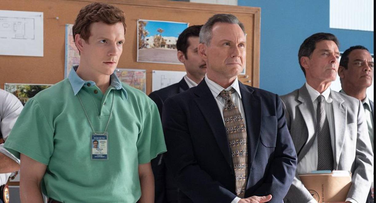 <b>‘Dexter: Original Sin’ - 13 de diciembre en Paramount+</b>Los orígenes de Dexter, el asesino que lanzó a la fama a Michael C.Hall, se conocen ahora con esta nueva producción protagonizada por Patrick Gibson cuando es un joven estudiante que empieza a trabajar para la Policía de Miami. Una serie que llega el 4 de diciembre a Showtime y cuenta además con Christian Slater, Sarah Michelle Gellar o Patrick Dempsey.